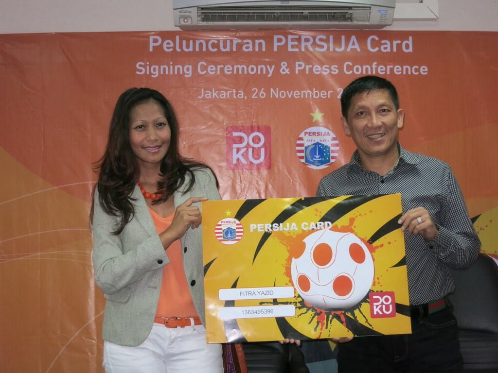 Kartu persija ini juga bisa dipersonalisasi dengan menerakan nama di bagian depan kartu
