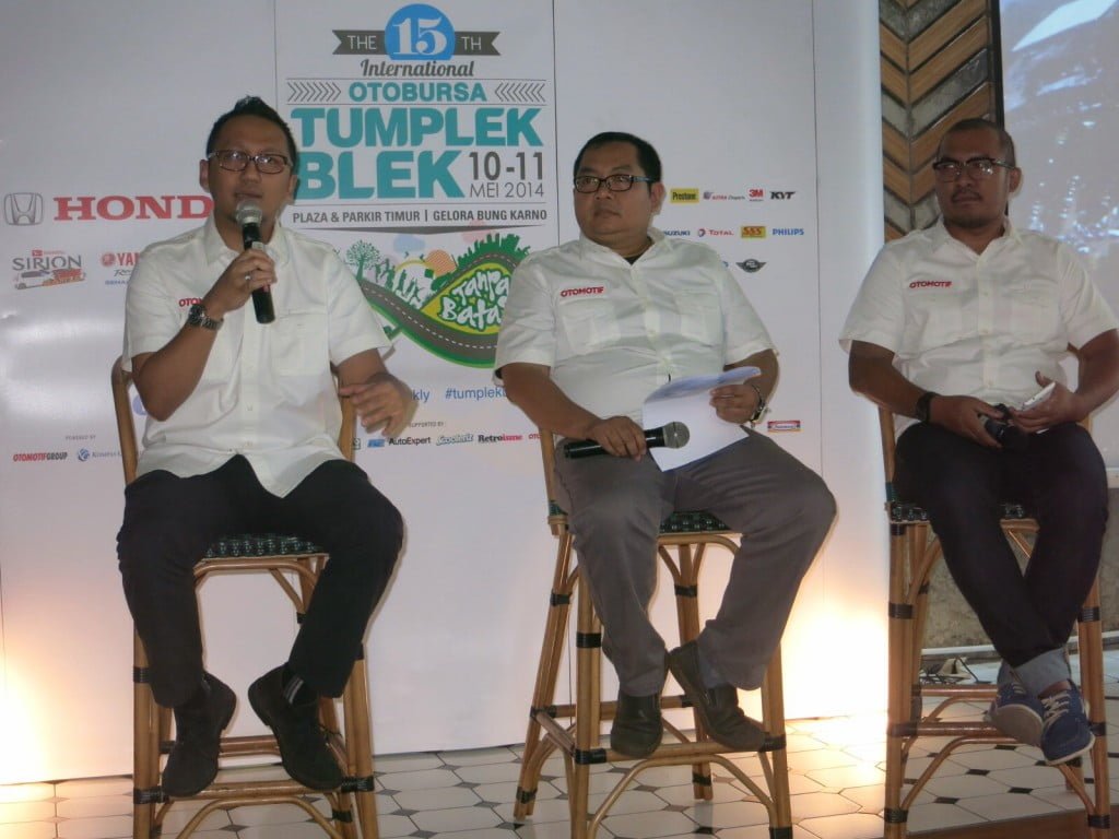 Tumplek blek 2014 menyajikan bursa onderdil dan aksesoris otomotif murah, termasuk gps dan entertainment system