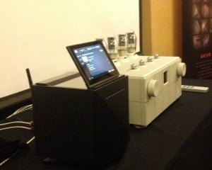 Network player AK500N dari Astell&Kern, bisa memutarkan musik via koneksi Wi-Fi 802.11 b/g/n, Ethernet 10/100, DLNA. Ditanami SSD 1TB