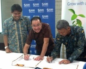 Penandatanganan kerjasama penyelenggaraan SAS Competition 2014 antara ITS dan SAS