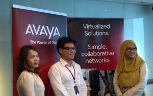 Avaya Marketing Director Asean Herlinda Xu, Avaya Networking Regional Manager Sam Liu dan Avaya Country Manager Indonsia Endang Rachmawati usai menjelaskan manfaat Fabric Connect di Jakarta (26/11/2014)