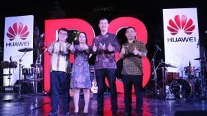 ki-ka: Nick Lee (Head of Consumer Business Group of Huawei Indonesia), Sheng Kai (CEO of Huawei Indonesia), Ellen Angerani (Marketing Director, Device Business Department of Huawei Indonesia), dan Darren (Indonesia Go To Market Director of Huawei Indonesia) pada acara peluncuran Huawei P8 di Museum Satria Mandala pada Senin (17/8/2015). 