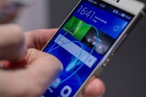 Huawei_P8_knuckle