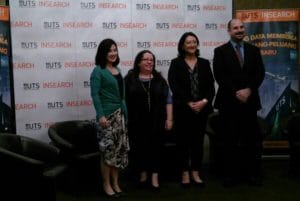 ki-ka: Stefani Sugiarto, Kate Dennis, Mariam kartikatresni, Dr. Wayne Brookes usai jumpa pers tentang peluang big data dan perkenalan program studi Data Engineering UTS  di Jakarta