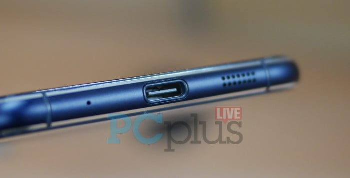 Koneksinya kini menggunakan USB Type-C.