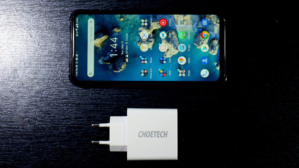Perbandingan Choetech dengan ponsel 6 inci