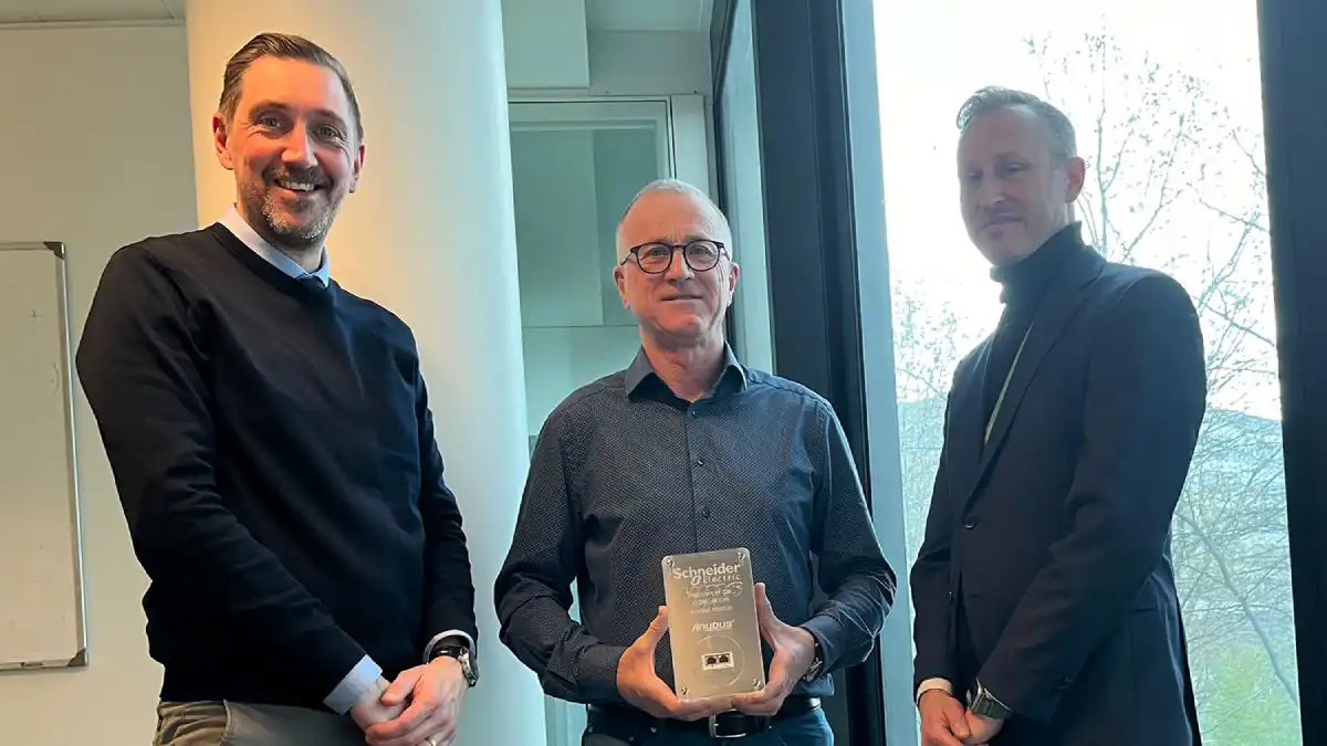 schneider electric raih penghargaan